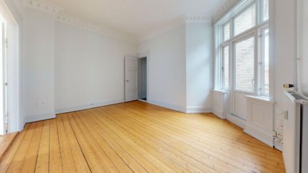 Charmerende lejlighed i hjertet af Aalborg med balkon - Photo 2