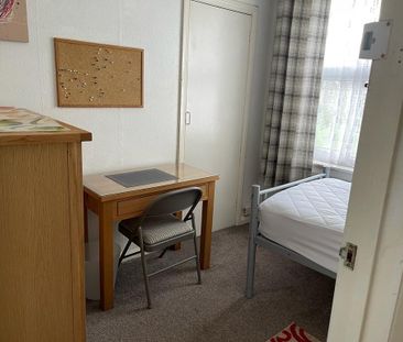 Room in a Shared House, The Highway, BN2 - Photo 2