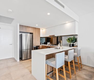 Gorgeous Oceanview 2 Bedrooms 2 Bathrooms 2 carparks in Labrador! - Photo 6