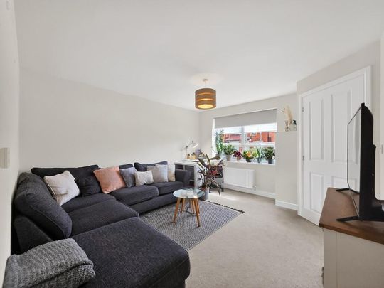 3 bedroom semi-detached house to rent - Photo 1