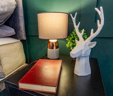 Luxury Bedroom House, LN2 - Photo 2