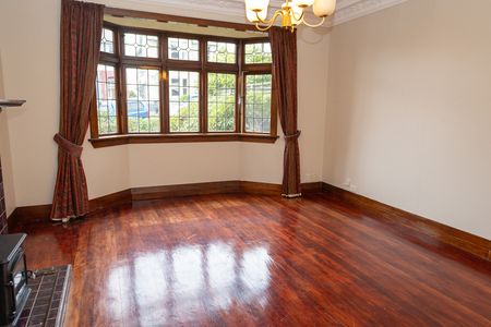 Spacious 4-Bedroom Home in the Heart of Dunedin – City Living at Its Best - Photo 4