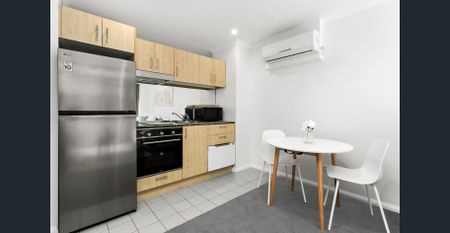 St.Leonards Sophistication: Studio Apartment Fully Furnished - Photo 5