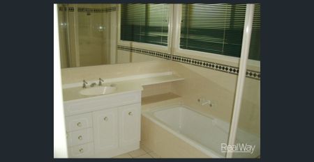 EXECUTIVE 4-BEDROOM LOWSET HOME - Photo 5