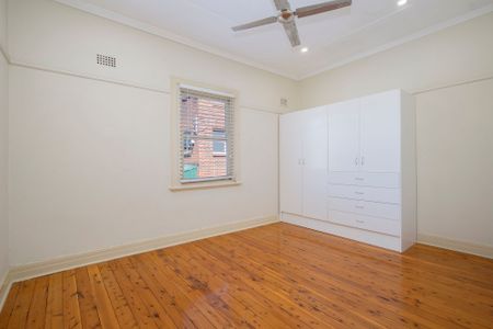 Oversized 2 Bedroom Apartment - Photo 3