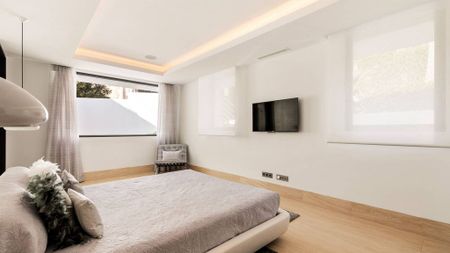 Luxury Villa for rent in The Golden Mile, Spain - Photo 3