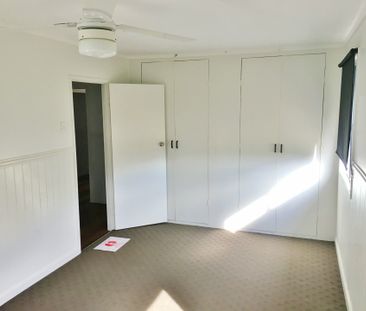 Great fully fenced family home with double shed - Photo 3