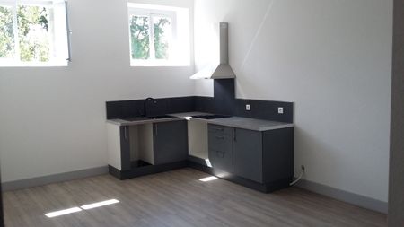 Location Appartement 3 pièces 55m² LEZIGNAN CORBIERES 11200 - Photo 3