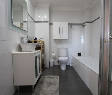Immaculate 2 bedroom security apartment - Photo 6