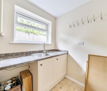 4 bedroom detached bungalow to rent - Photo 1
