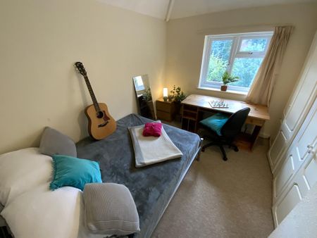 4 bedroom detached house to rent - Photo 4