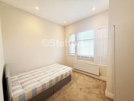 Friern Barnet Road, N11, London - Photo 2