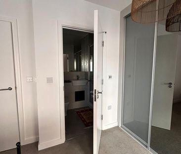 Room in a Shared Flat, Washboard Close, W3 - Photo 6