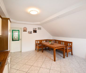 Wohnen auf dem Lande Top-gepflegte Dachgeschosswohnung mit Einbaukü... - Foto 1