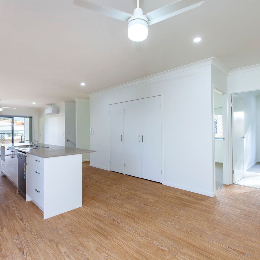 Still like New - 4 Bedroom Home - Photo 1