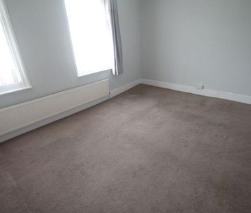 4 bedroom semi-detached house to rent - Photo 6