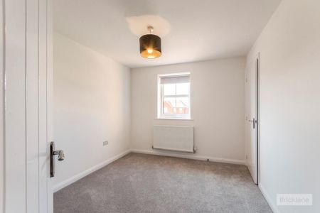 4 bedroom detached house to rent - Photo 2