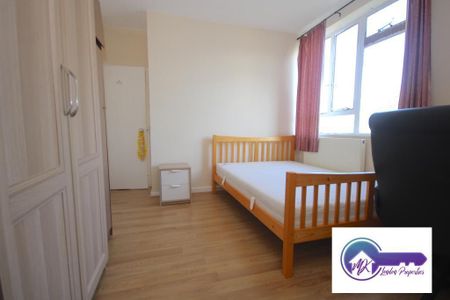 4 bedroom flat to rent - Photo 4