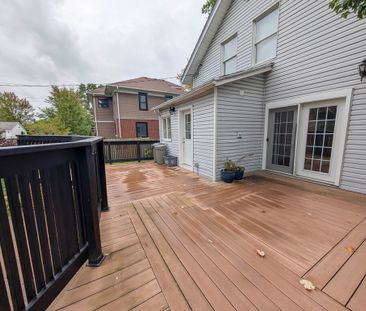 Spacious Fully Detached House in Niagara Falls! - Photo 3