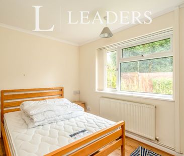 2 bedroom bungalow to rent Hawthorn Close, Chichester, PO19 - Photo 3