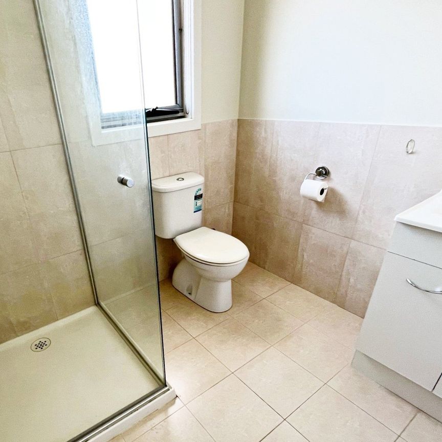 2/11 Erskine Avenue, Reservoir VIC 3073 - Photo 1