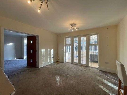 Augustus Close, Stanmore, HA7 - Photo 1