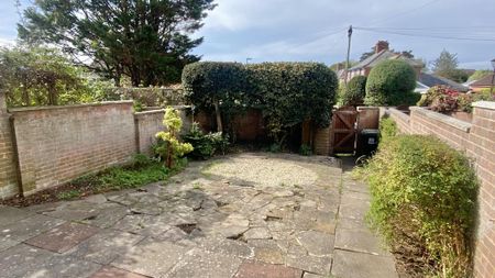 3 bedroom terraced house to rent - Photo 5