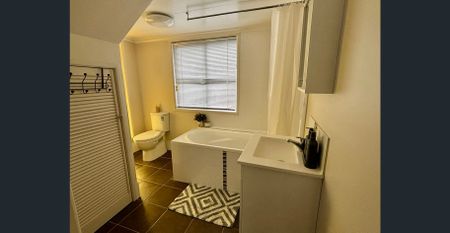 Stylish 2 Story Bayside Home with Bushland Vista! - Photo 3