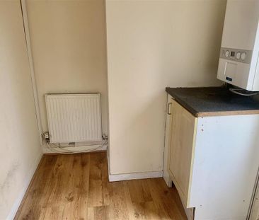 3 bedroom end of terrace house to rent - Photo 5