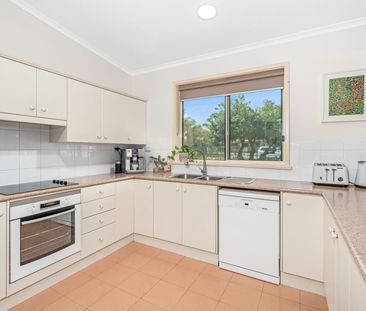 Spacious Four Bedroom Family Home - Photo 3