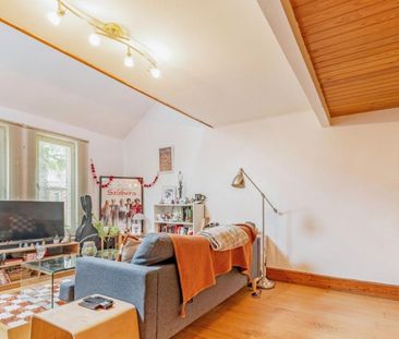 1 bedroom Flat To Let - Photo 2