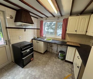 32 Sallagh Road, Larne, BT40 2NE - Photo 2