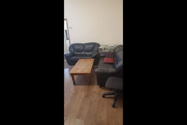 Room in a Shared House, Greenhill Road, M8 - Photo 1