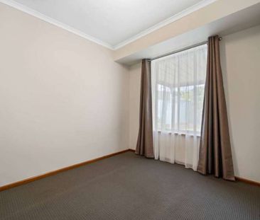 Lovely Three Bedroom Home - Photo 2