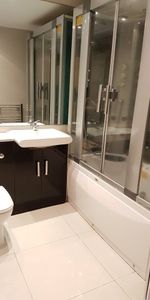 Room in a Shared House, Willow Tree Close, SW18 - Photo 4