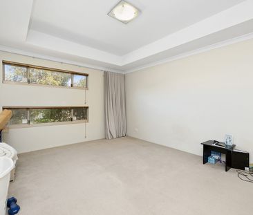 Spacious Family Home - Photo 4