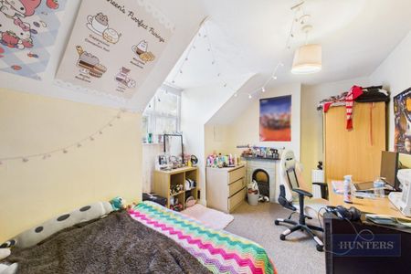 6 bedroom House To Let Total Size: 1539 SQ FT - Photo 5