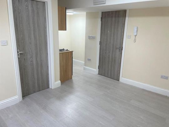 Studio to rent - Photo 1