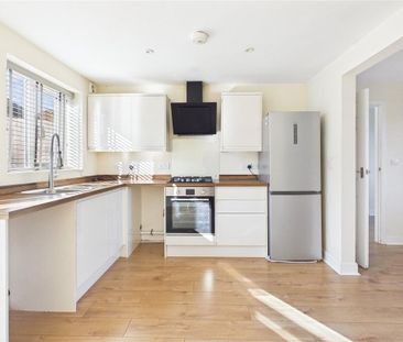 3 bedroom end of terrace house to rent - Photo 4