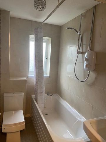 2 bedroom terraced house to rent - Photo 4