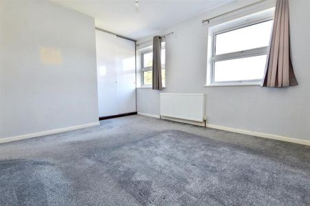 2 bedroom end of terrace house to rent - Photo 2