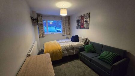 Chertsey Close, LU2 - Photo 2