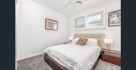 Modern Executive Waterfront Residence - Photo 2