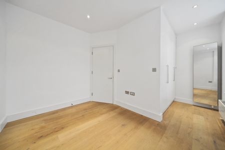 1 Bedroom Apartment, Berwick Street, London, Greater London, Soho, W1F 8SY - Photo 3