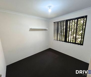 Spacious Family Home Close to Schools and the Beach! - Photo 5