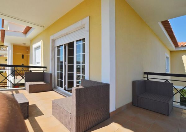 Apartamento T4 em condomínio com piscina e jardim na Beloura