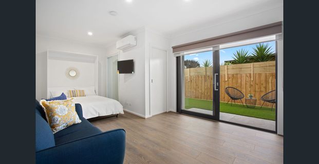 Modern Fully Furnished Studio with HUGE Private Backyard – ALL Bills Included! - Photo 1