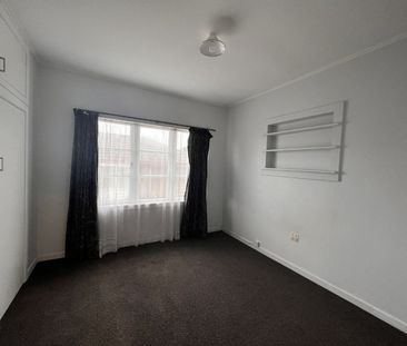 Handy to all amenities - Photo 6