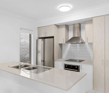 Charming Family Home in Flagstone - Photo 3