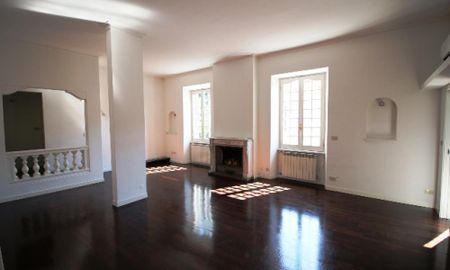 Attic-Parioli: Located in quiet palazzo d’epoca not far from Piazza del Popolo. Modern 4 Bedroom, 3 bath, spacious living-dining, bright and silent. Fireplace, air conditioning, parquet floors, large panoramic terrace. Ref 1972 - Foto 5